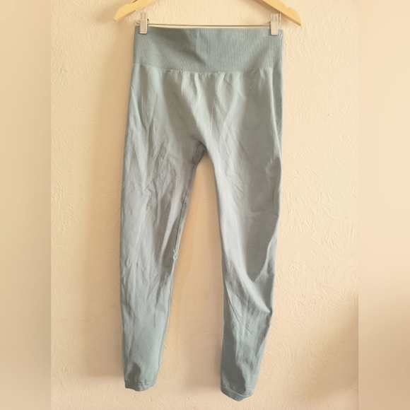 Gymshark, Womens Fit Seamless Mid Rise Leggings – Light Green, Size Medium - Picture 2 of 5